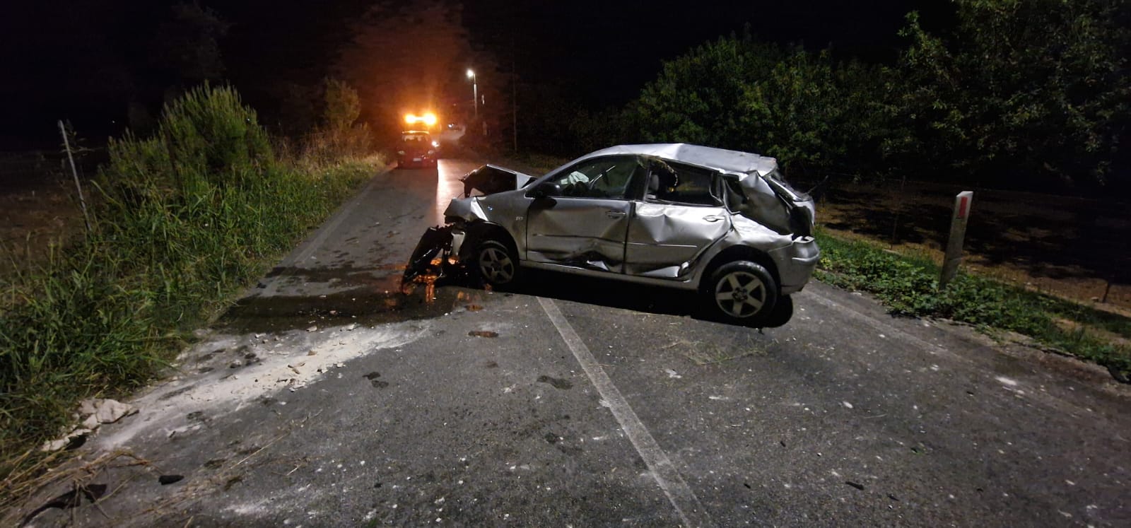 Auto Sbatte Contro Muretto 19enne In Ospedale