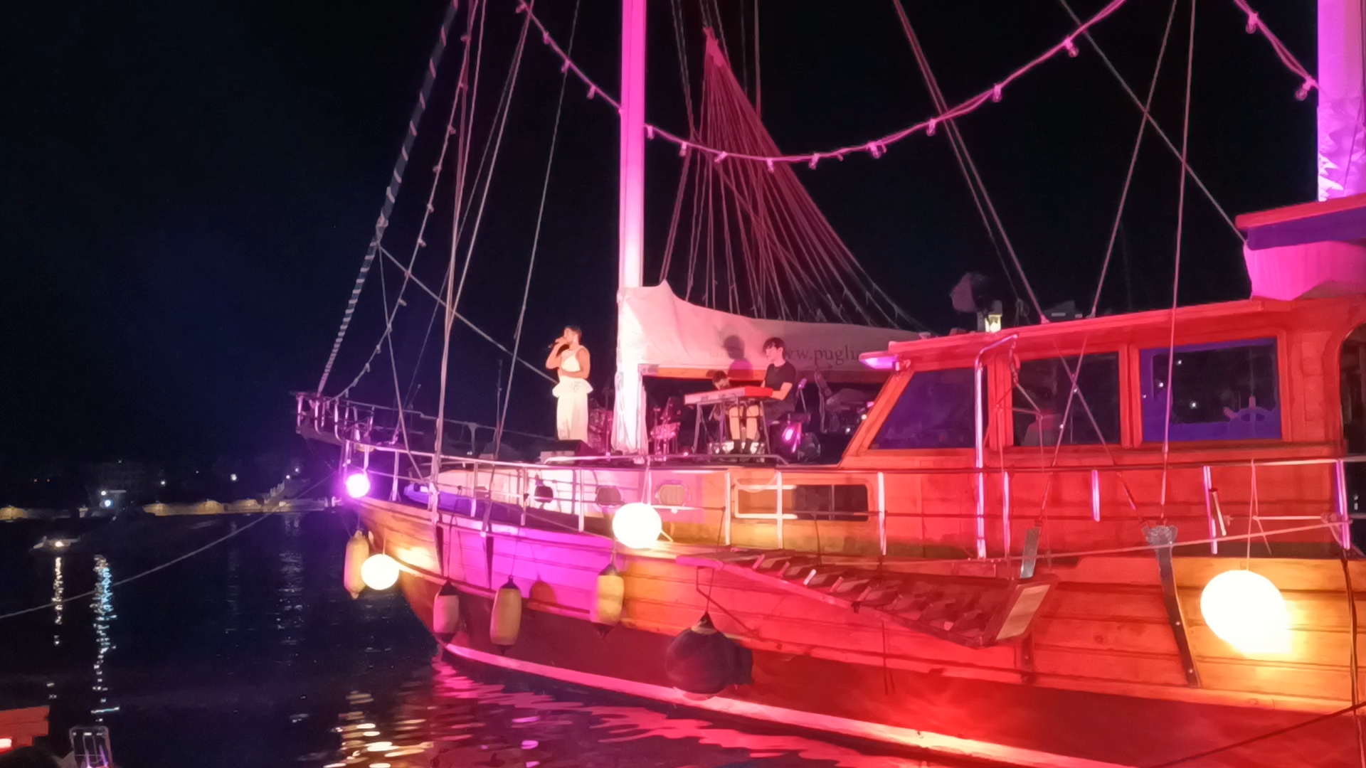 A Brindisi La Musica In Mare Di Porto Rubino