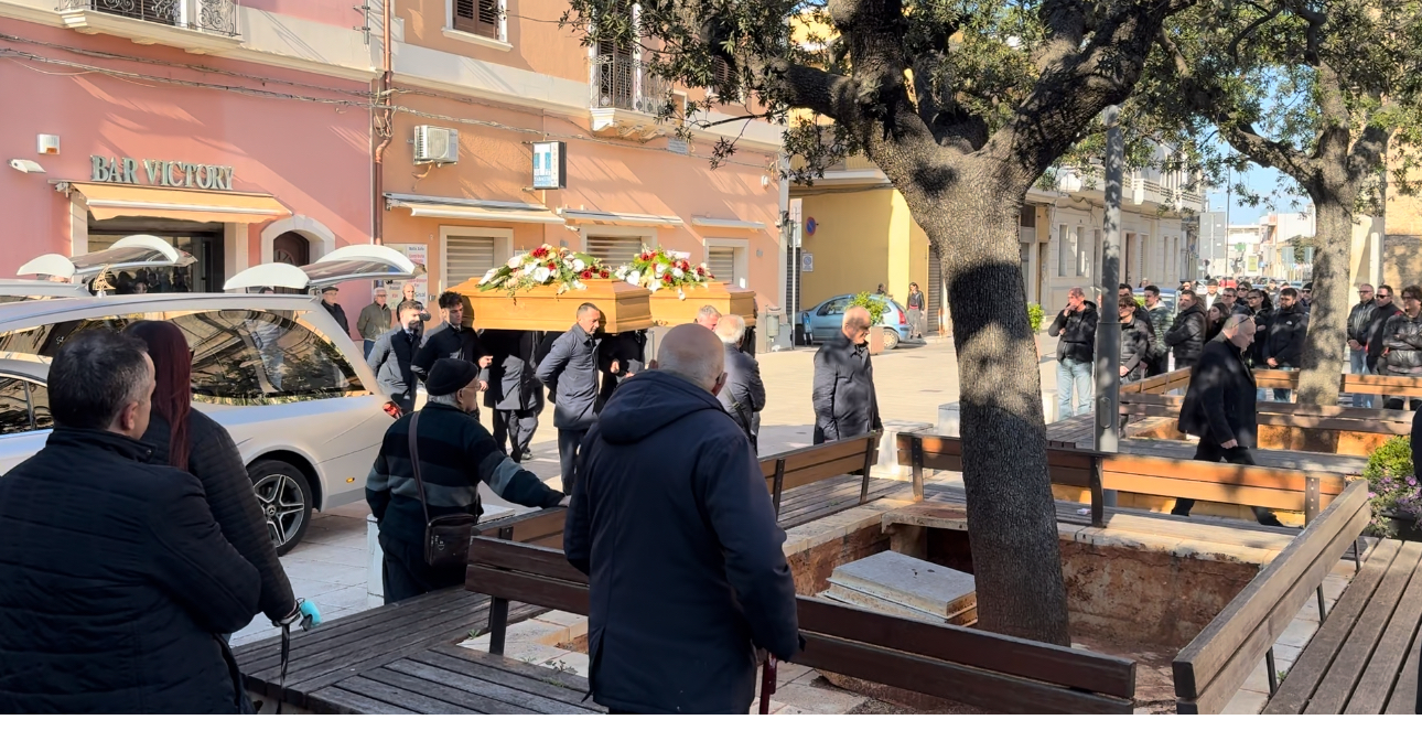 VIDEO San Vito la città si ferma per l ultimo saluto alle vittime