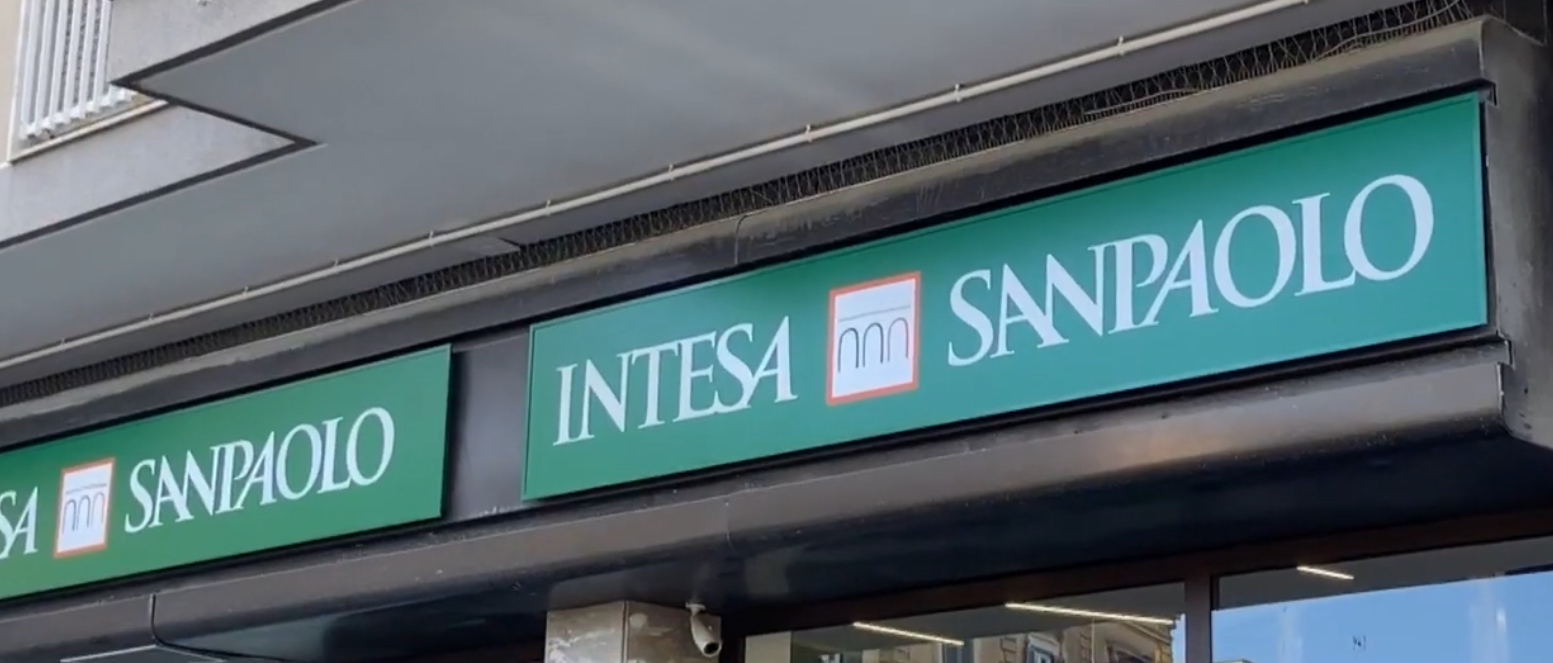 Intesa Sanpaolo Solida Redditivit E Importante Impatto Sociale Nel