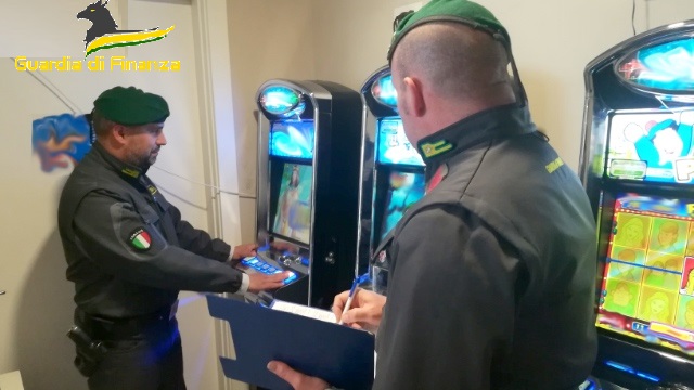 Taranto Guardia Di Finanza Sequestra Slot Machine Irregolari