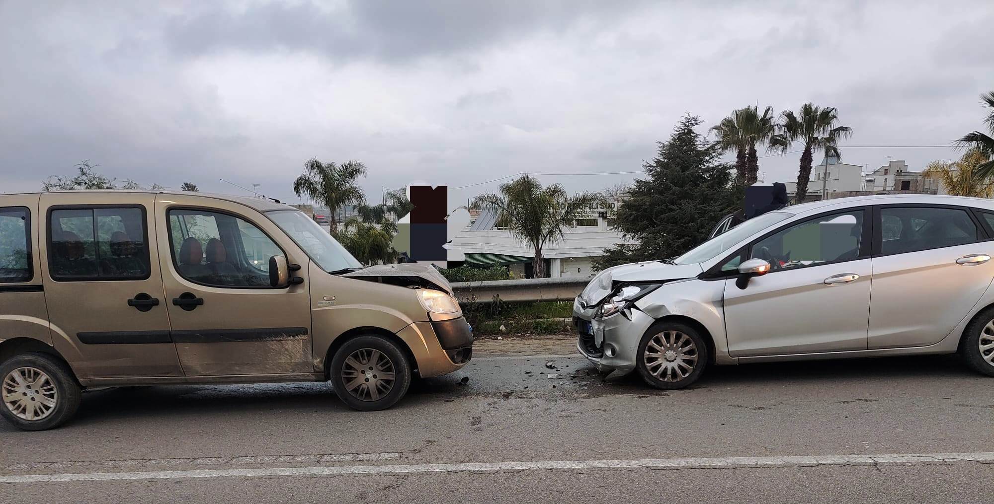 Cronaca | Scontro Frontale Tra Due Auto Sul Cavalcavia