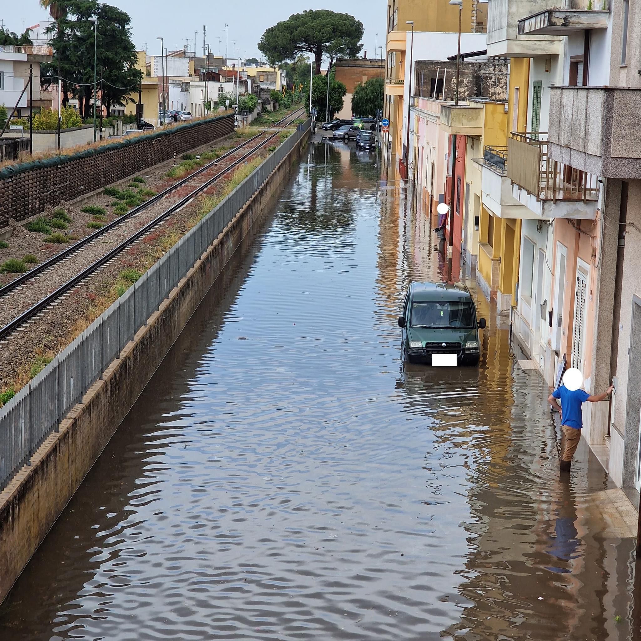 Maltempo: Allagamenti Nel Salento, Fulmine Sul Comune (VIDEO)