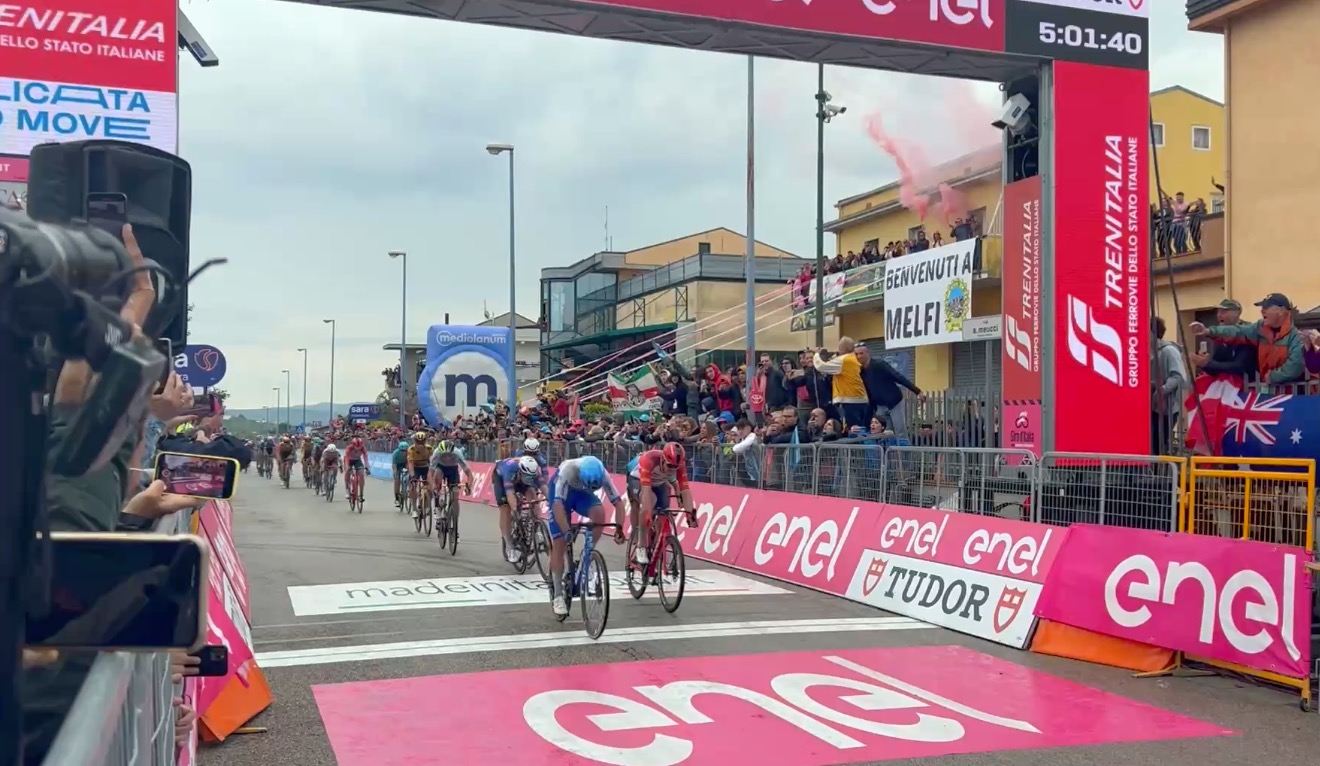 Giro d'Italia, l'australiano Matthews vince la tappa lucana