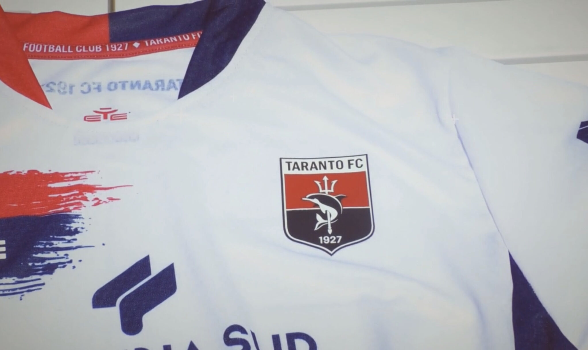 Taranto Calcio: Presentata la seconda maglia (Video)