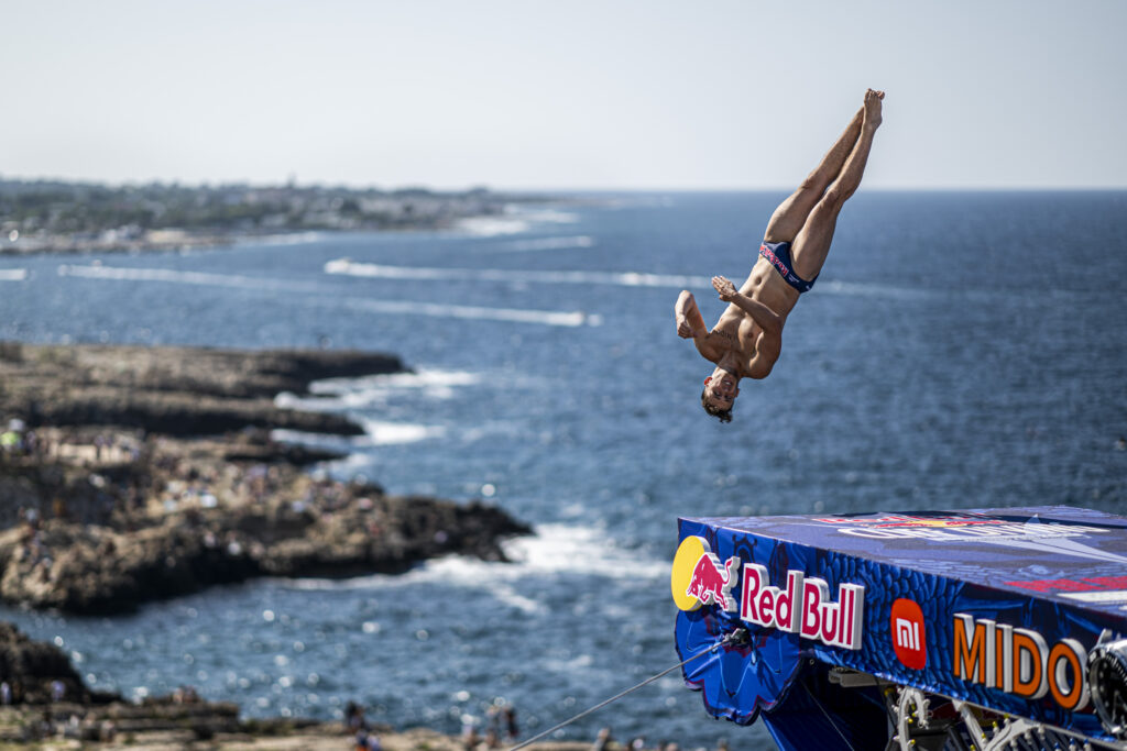 Tuffi estremi a Polignano a Mare con la Red Bull Cliff Diving