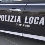 Bari, picchia agenti della Polizia Locale: arrestato 40enne