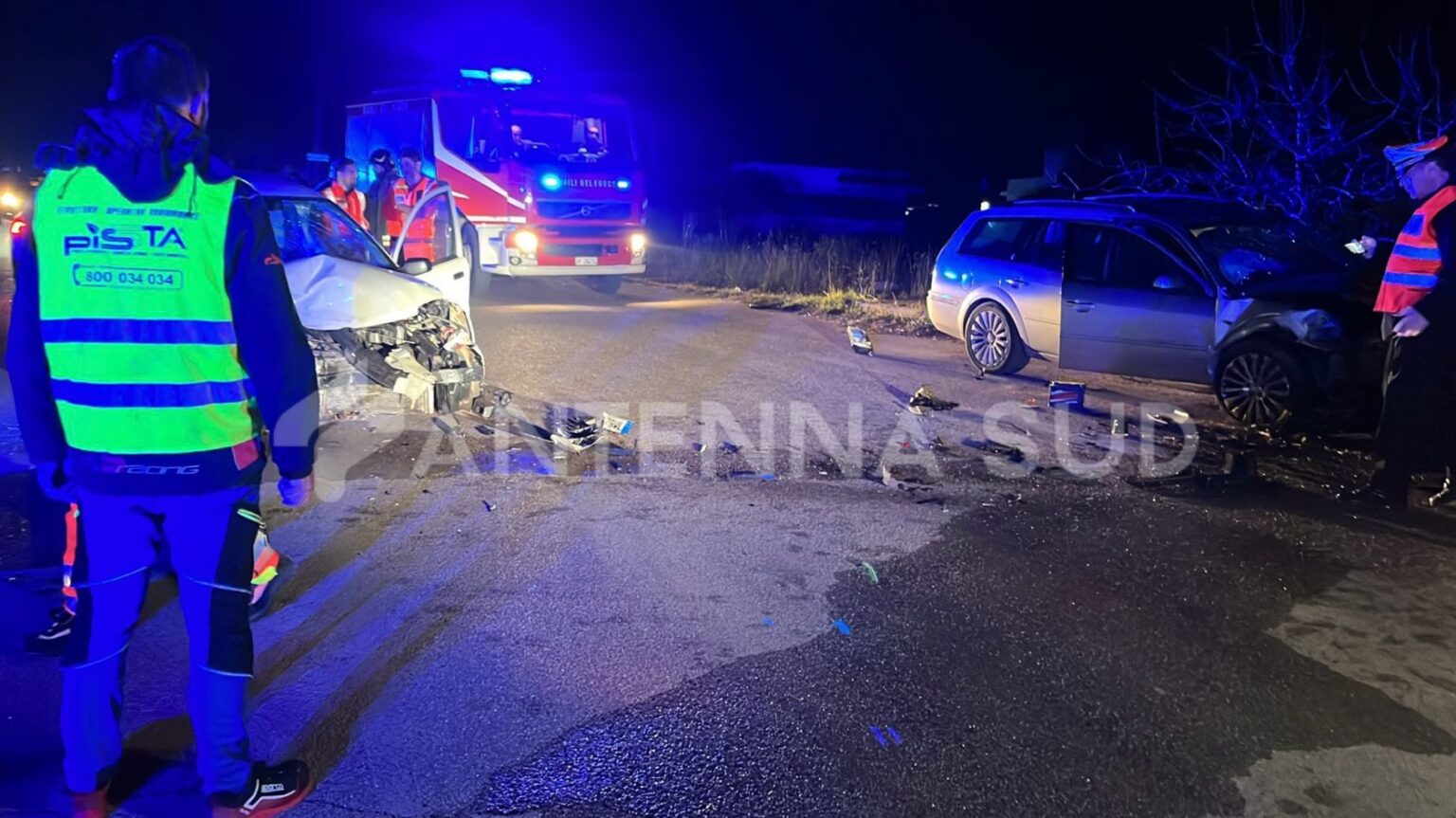 Violento Schianto Tra Due Auto Nel Tarantino Perde La Vita Un Uomo