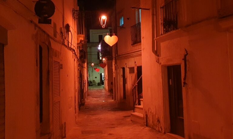 Luci Rosse A Martina Franca Ma Solo Per San Valentino   Luci Rosse Centro Storico Martina Franca 768x459 