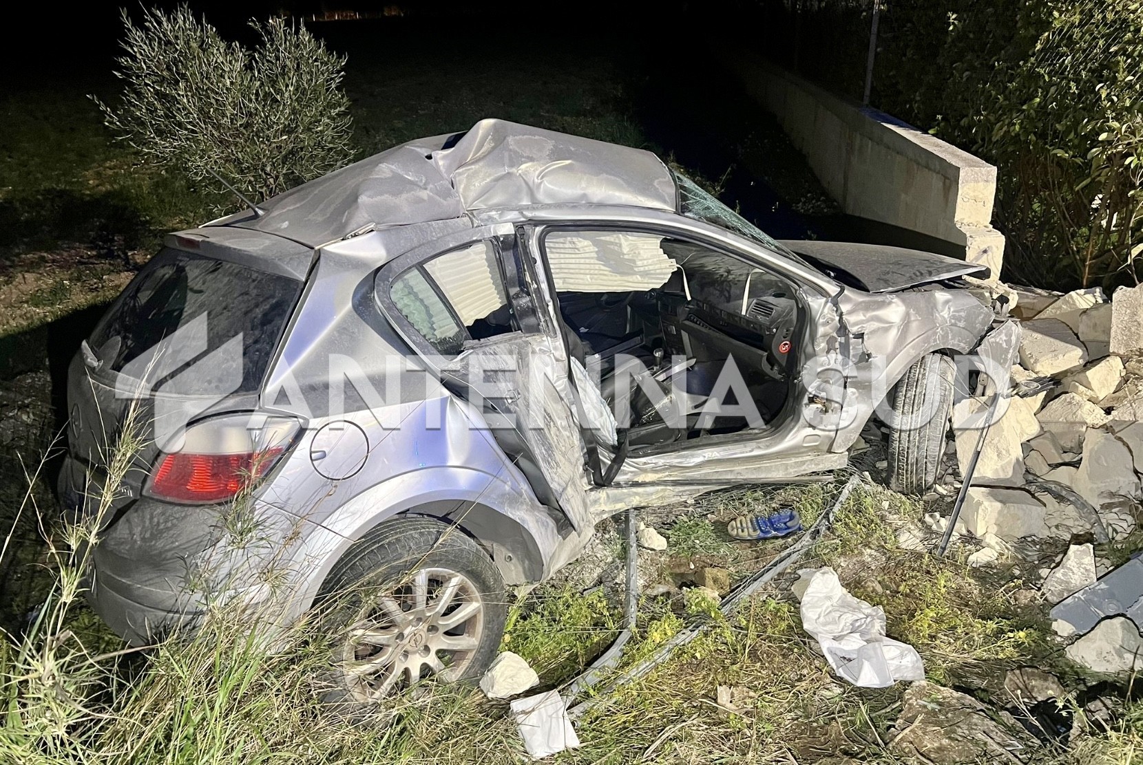 Auto Contro Un Muro Nel Tarantino, Muore Un Giovanissimo