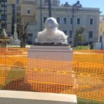 Brindisi, posizionata la statua di Gandhi per il G7