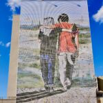 Un abbraccio per la pace: murale per l’unità a Massafra