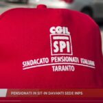 Taranto, pensionati in sit-in davanti sede Inps