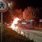 Paura a Martina Franca, bus prende fuoco (foto + video)