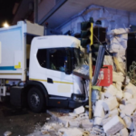 Capurso, camion sfonda l’ingresso di un bar: nessun ferito