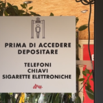 Sicurezza nei locali, metal detector fuori dal Demodè di Modugno