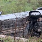 Taranto, auto finisce in scarpata