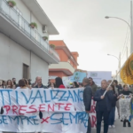 Lizzano, un fiume di gente contro la discarica Lutum