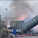 Incendio nella zona industriale di Brindisi, si teme per le conseguenze ambientali