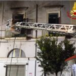 Brindisi, incendio in una casa: ragazza soccorsa dal 118