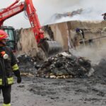 Palo del Colle, incendio alla Ecogreen: la pioggia rallenta le operazioni