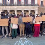 Bari, migranti in protesta arrivano davanti alla prefettura