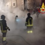 Latiano, a fuoco furgone parcheggiato in strada: indagini in corso