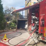 Ostuni, incendio in un garage: distrutti veicoli ed elettrodomestici