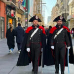 Bari, festività: Carabinieri pattugliano il centro storico in Grande Uniforme.