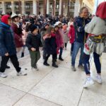 Potenza: la befana acrobatica “vola” in centro storico