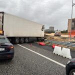 Bari, camion di traverso sulla tangenziale per incidente: illeso il conducente